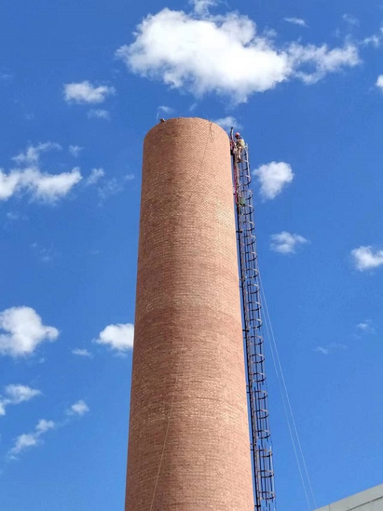 煙囪拆除公司:專業技藝,安全至上的綠色拆除之路